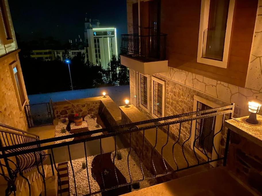 Апартаменты Stylish Triplex In The Heart Of *